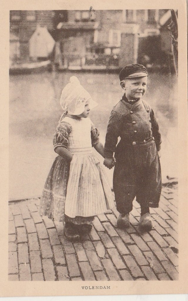 VOLENDAM Klederdracht Jongen Meisje, Verzenden, 1920 tot 1940, Gelopen, Noord-Holland