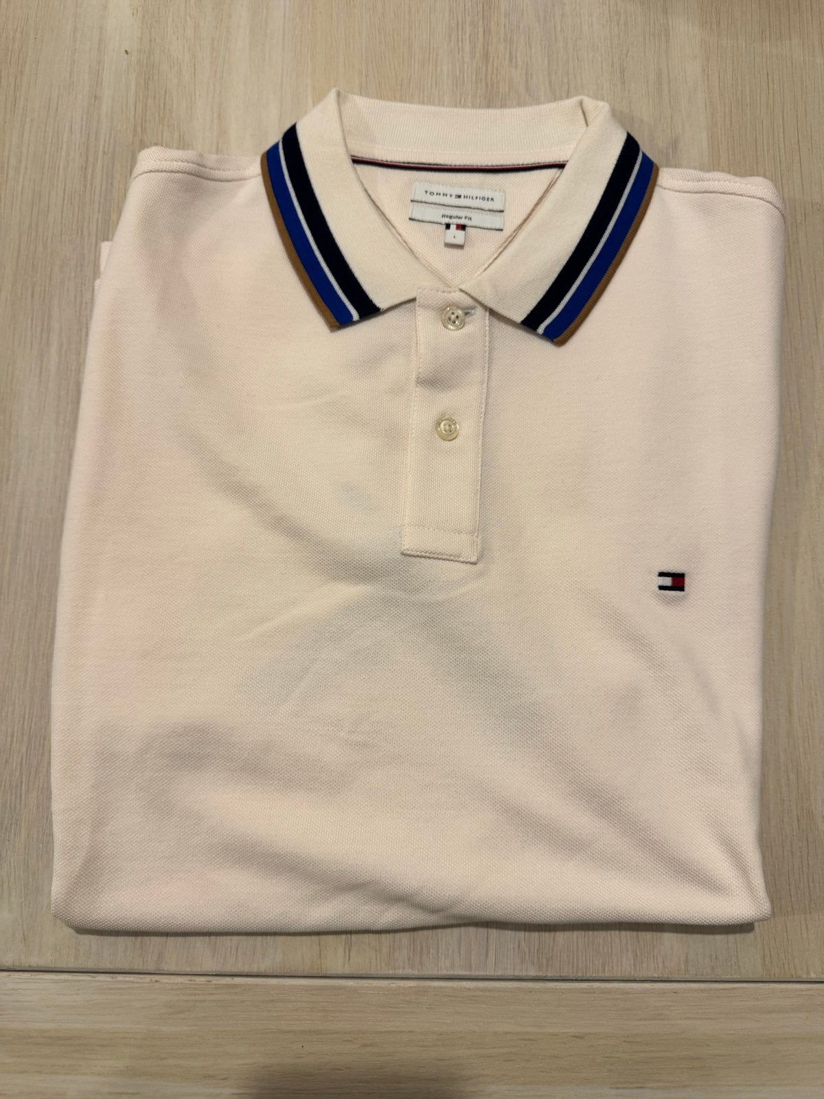 Tommy Hilfiger Polo Shirt - Crème met gestreepte kraag, Kleding | Heren, Ophalen of Verzenden, Nieuw, Maat 48/50 (M), Overige kleuren