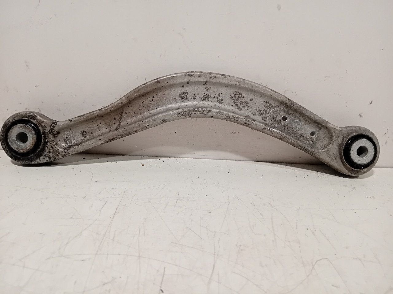 Draagarm links achter Mercedes-Benz C-Klasse, Onderdelen@venauto.nl, Van der Ven Autorecycling B.V., Gebruikt, Ettenseweg 76, 4706 PB Roosendaal, The Netherlands