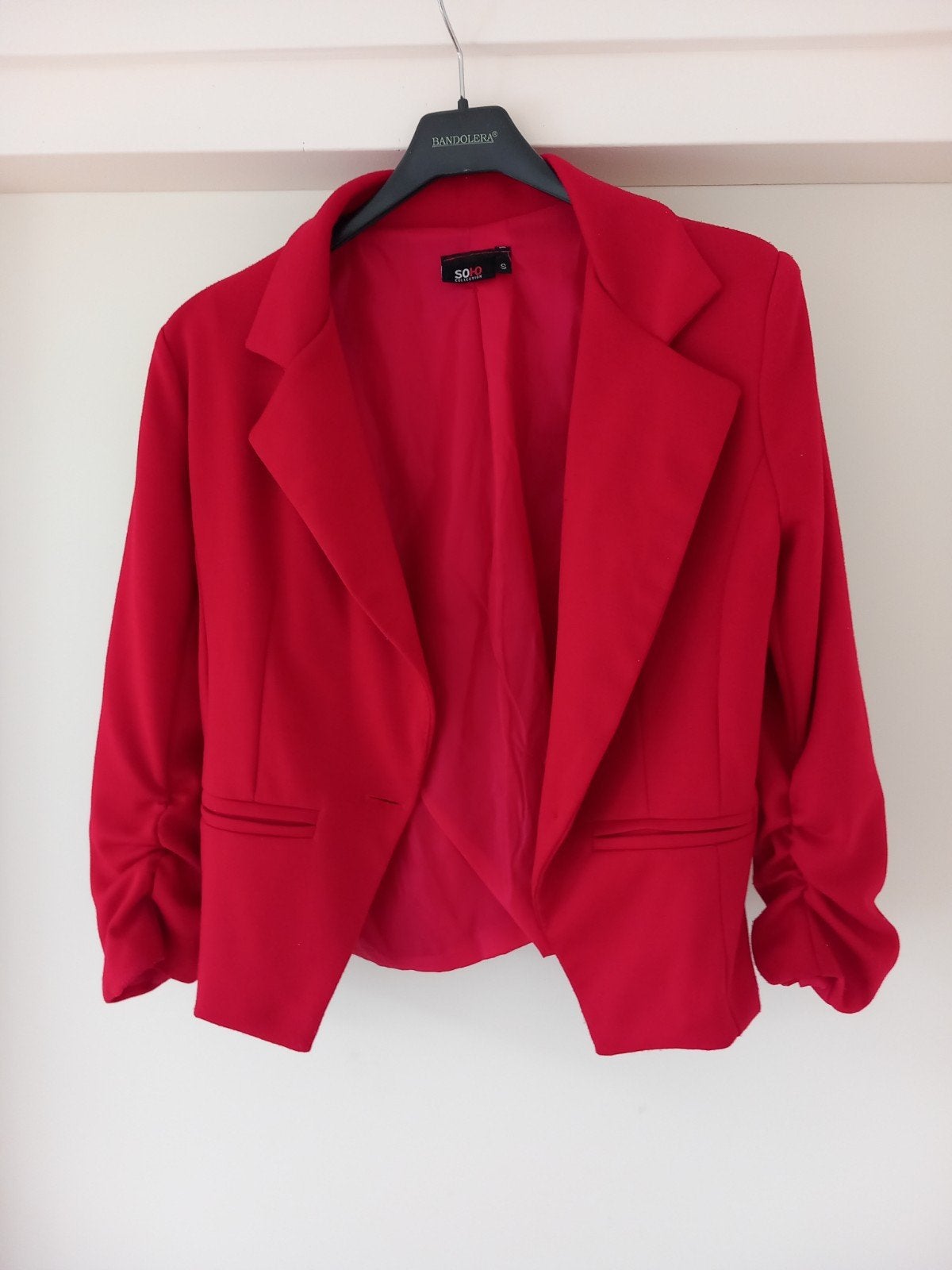 Rood kort damesjasje (maat S) van het merk Soho Collection, Kleding | Dames, Soho, Ophalen of Verzenden, Jasje, Maat 36 (S)