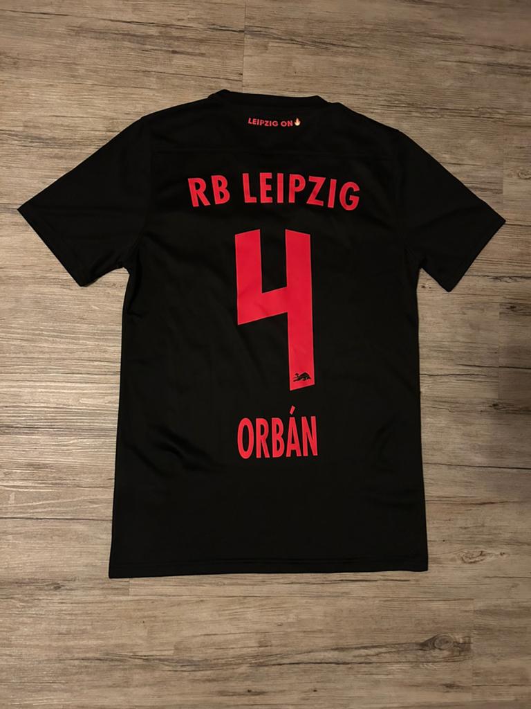 Origineel RB Leipzig Uitshirt 23/24 Orbán #4 - Maat M, Maat M, Ophalen of Verzenden, Zo goed als nieuw, Shirt