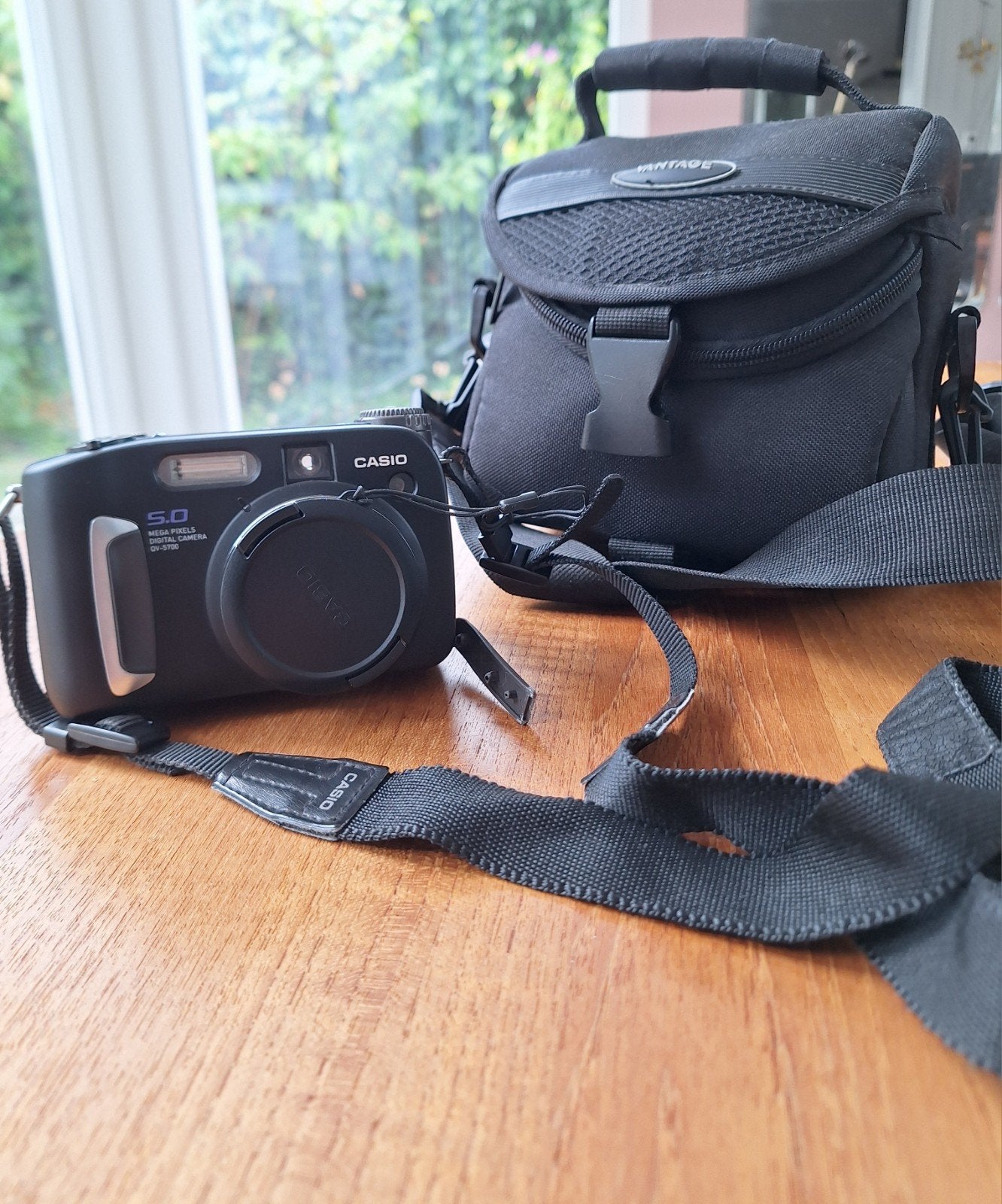 casio 5.0 megapixel digital camera, Zo goed als nieuw, Zwart, Schoudertas, Schouderband
