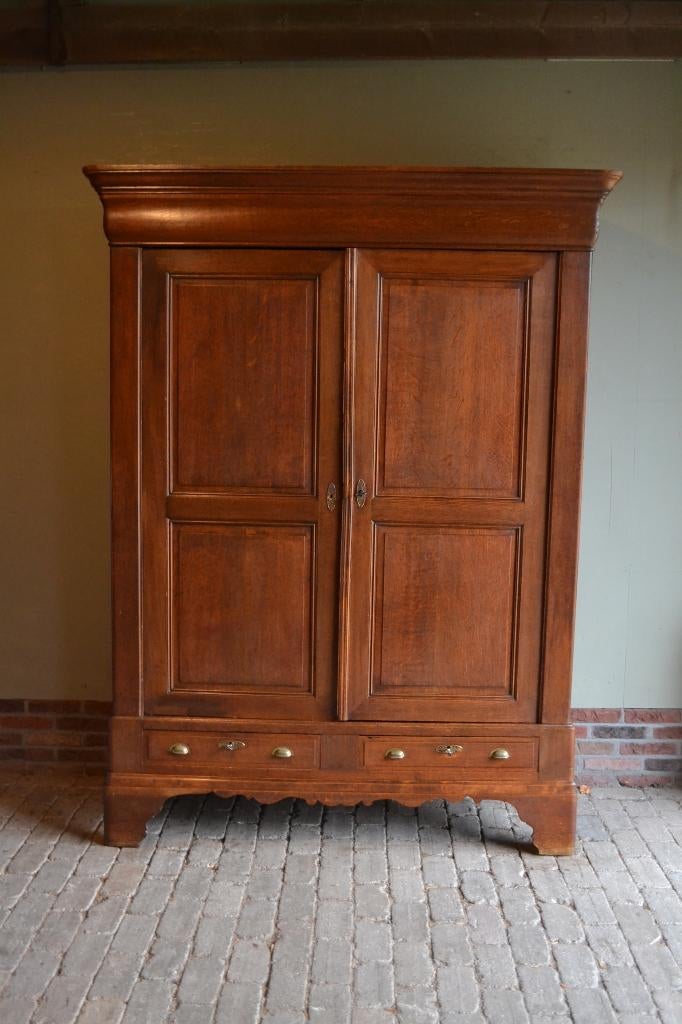 Prachtige antieke eiken houten Louis Philippe kast.