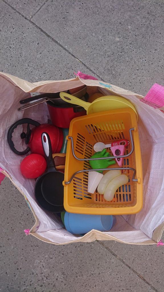 Tas vol speelgoed voor buitenkeuken, Kinderen en Baby's, Ophalen of Verzenden, Gebruikt, Kunststof
