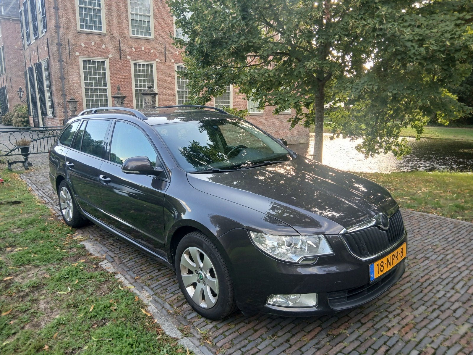 Superb Combi 1.8 TSI Automaat Airco Navi Pdc Trekh Apk 10-27, Stof, Zwart, 160 pk, Particulier
