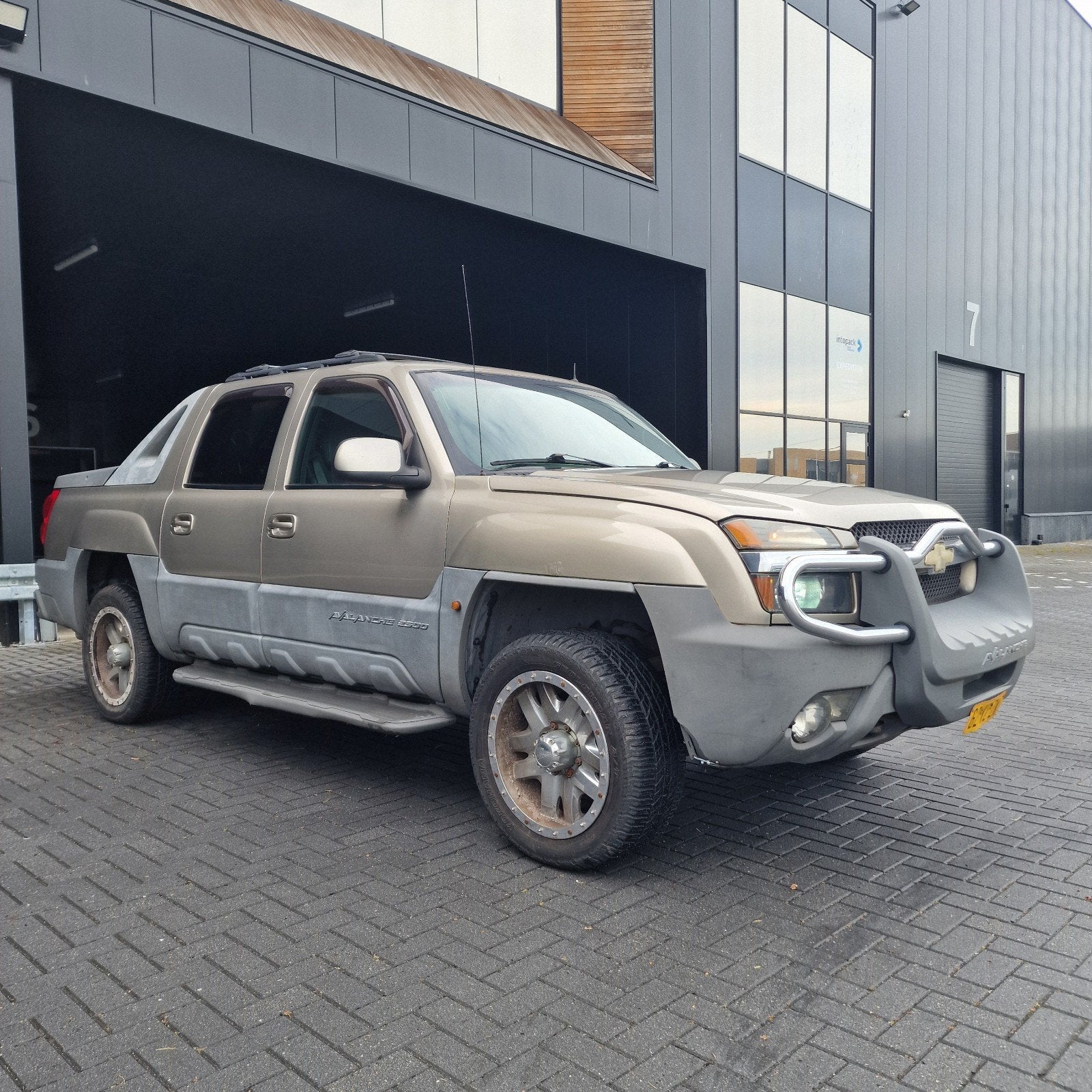 Chevrolet Avalanche 2500 8.1l V8 Lpg, grijs kenreken 3500kg, Auto's, Automaat, 8 cilinders, Chevrolet, Beige