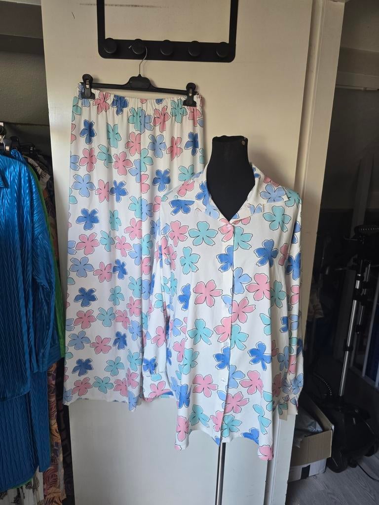 Broekpak set nieuw, Kleding | Dames, Ophalen of Verzenden, Nieuw, Maat 42/44 (L), Overige kleuren