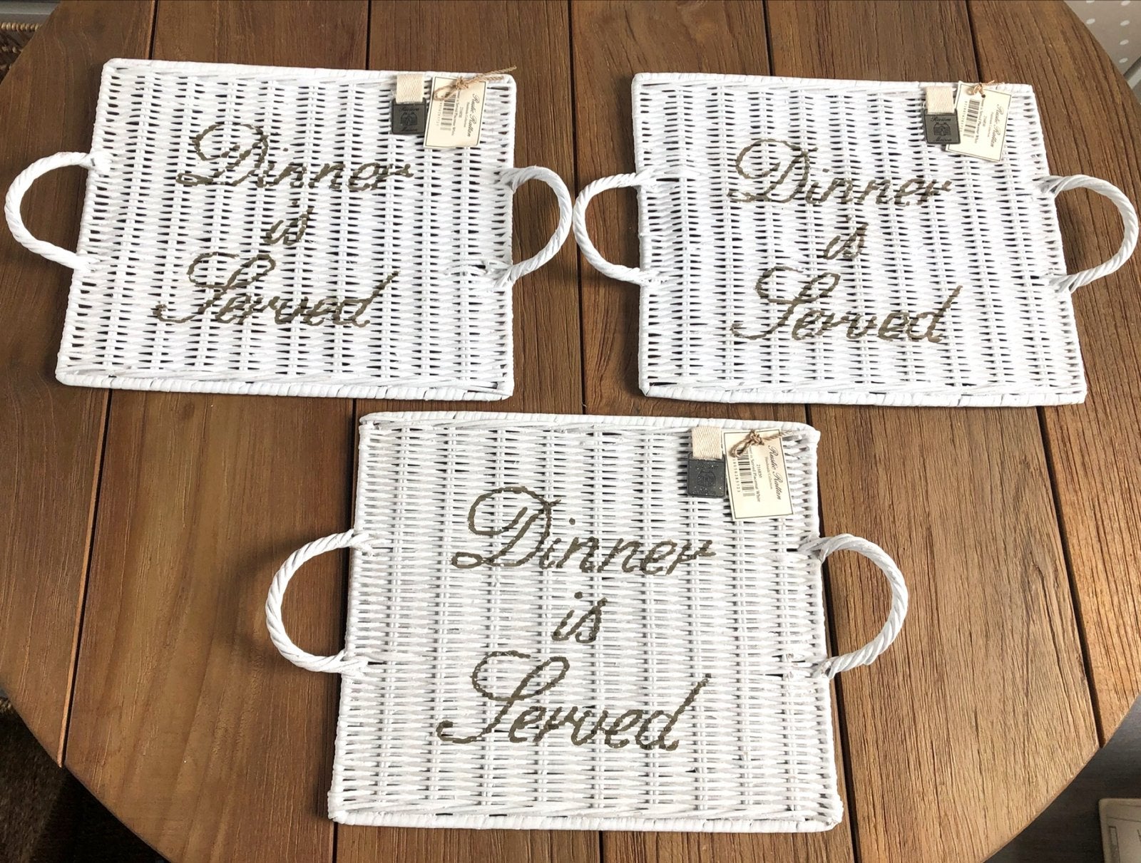Riviera maison 3 Witte Rotan Dienbladen 'Dinner is Served', Natuurlijk materiaal, Vierkant, Ophalen of Verzenden, Zo goed als nieuw
