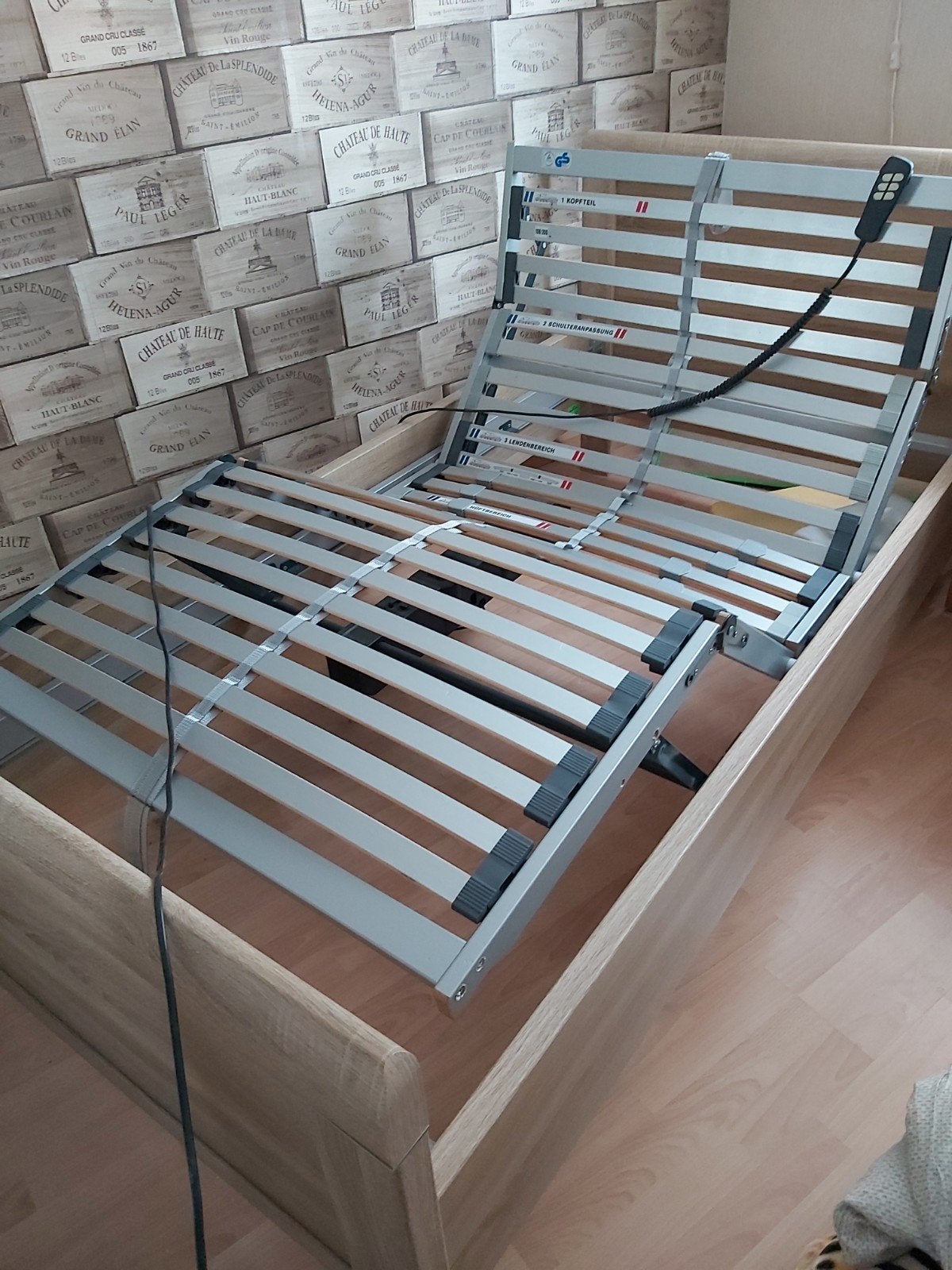Elektrisch verstelbaar seniorenbed met matras, Ophalen, Verstelbaar, 90 cm, Zo goed als nieuw