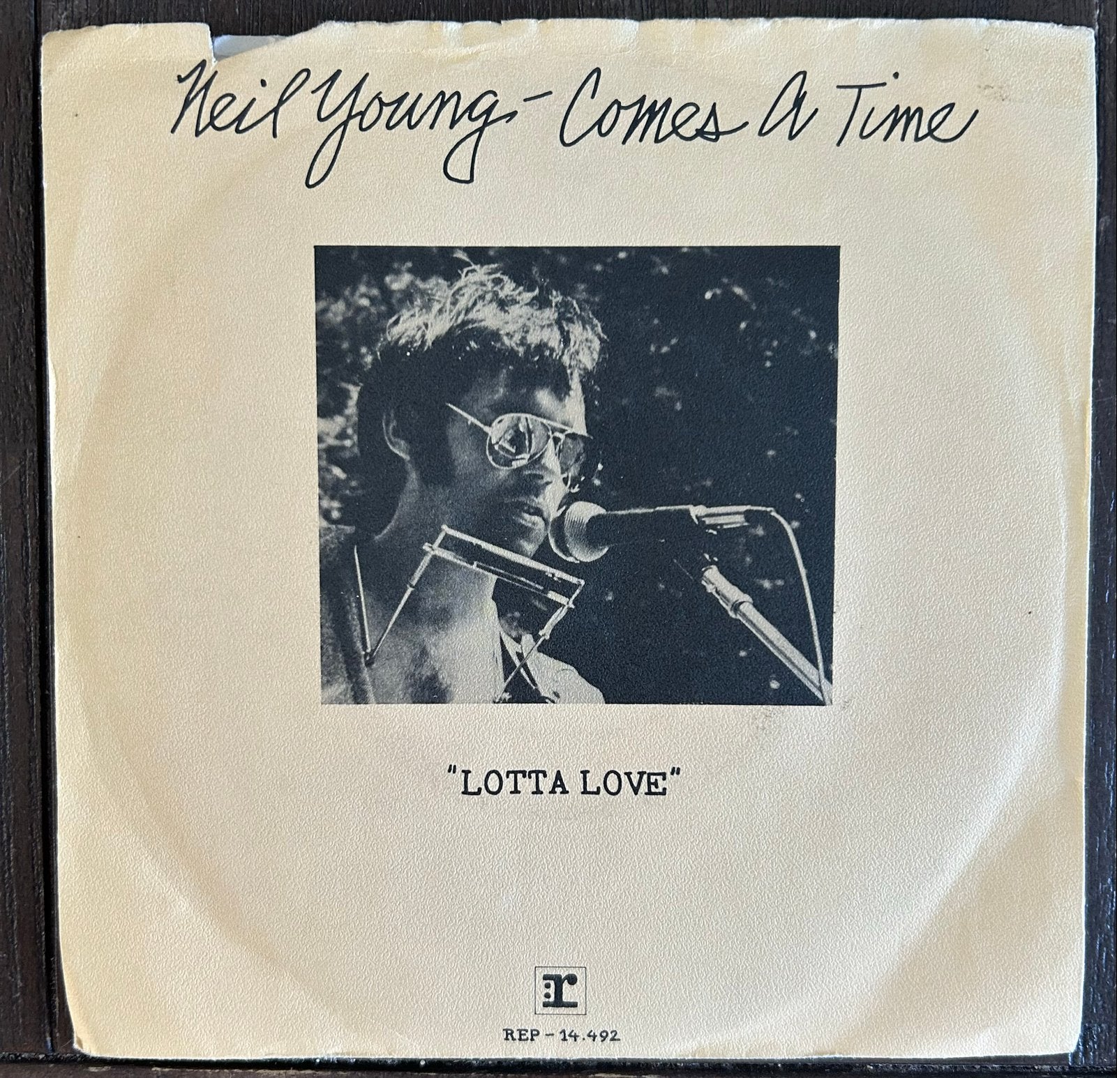 Neil Young - Comes A Time / Lotta Love (7 inch single), Cd's en Dvd's, Vinyl Singles, Gebruikt, Originele persing, 7 inch, Ophalen of Verzenden