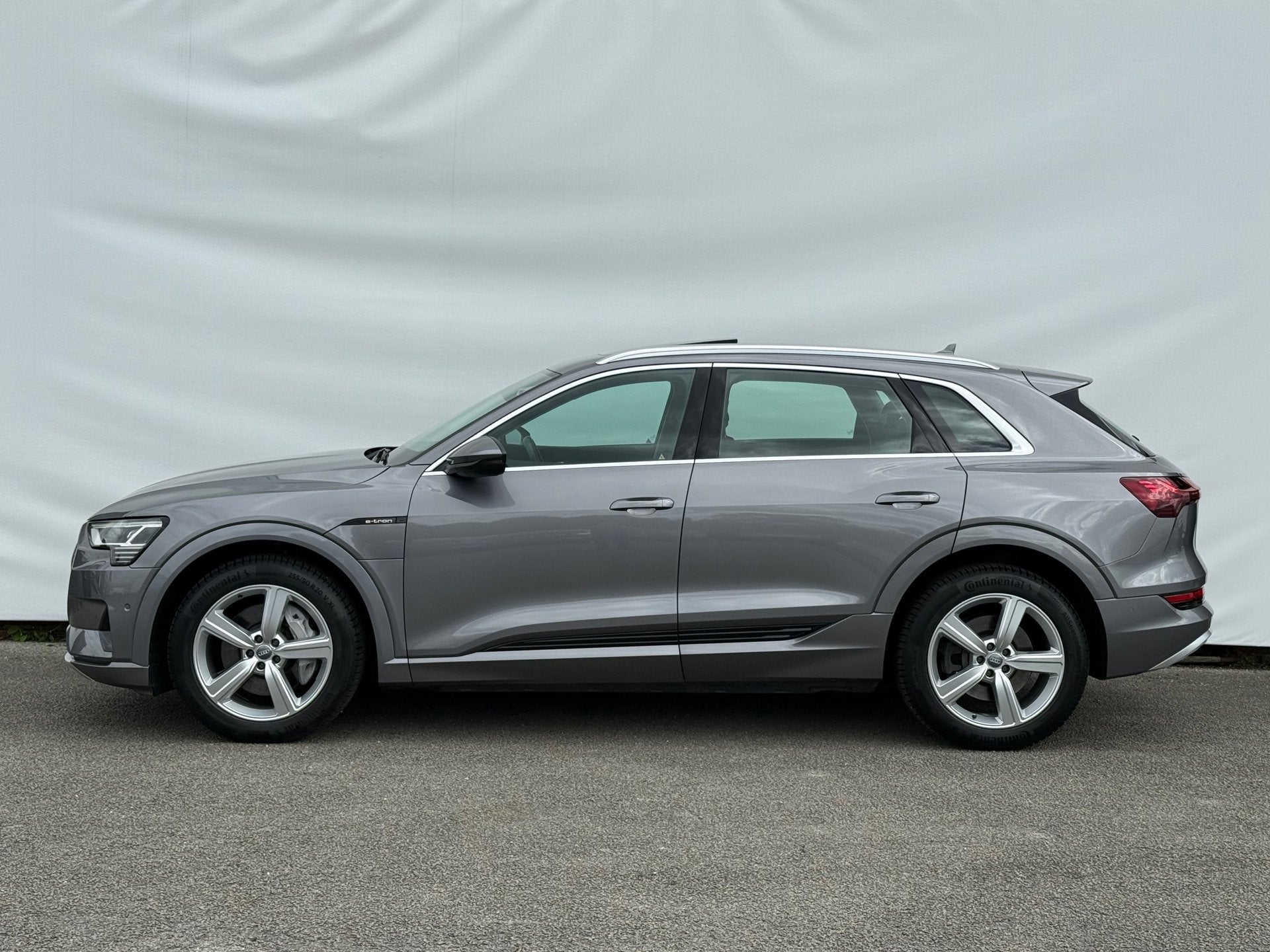 Audi E-tron E-tron 50 quattro Launch edition plus 71 kWh SOH, Auto's, Dealer onderhouden, 300 km, Vierwielaandrijving, SUV of Terreinwagen