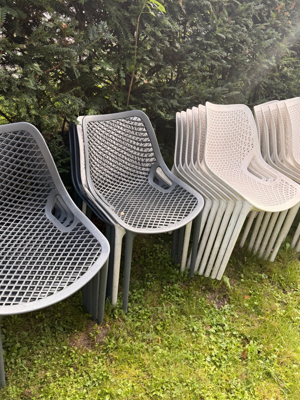 Foto 5 van Stapelbare tuinstoelen van kunststof en metaal