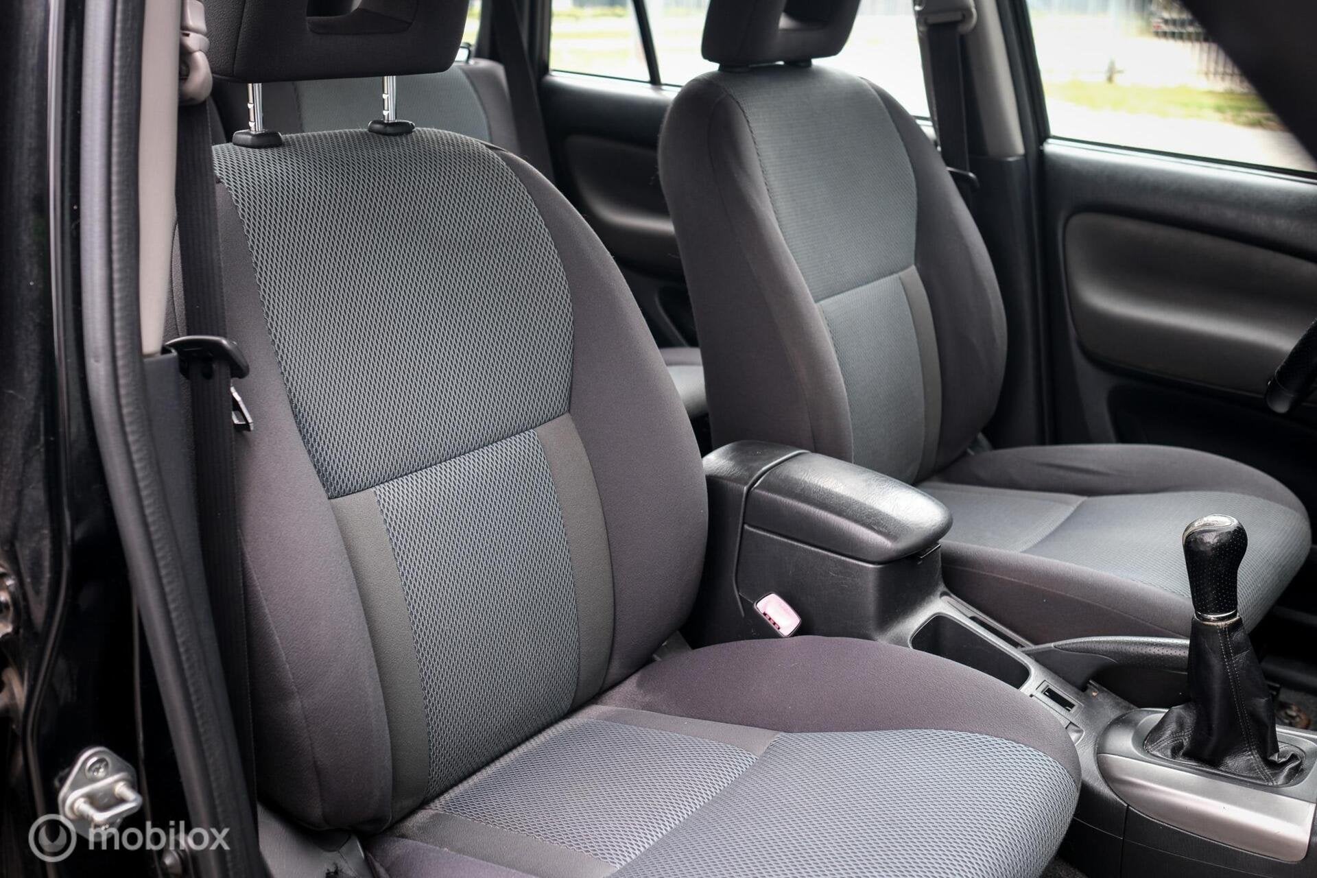 Toyota RAV4 1.8-16V VVT-i Luna | Trekhaak | APK 03-2027 | ne, Voorwielaandrijving, Gebruikt, Zwart, 4 cilinders