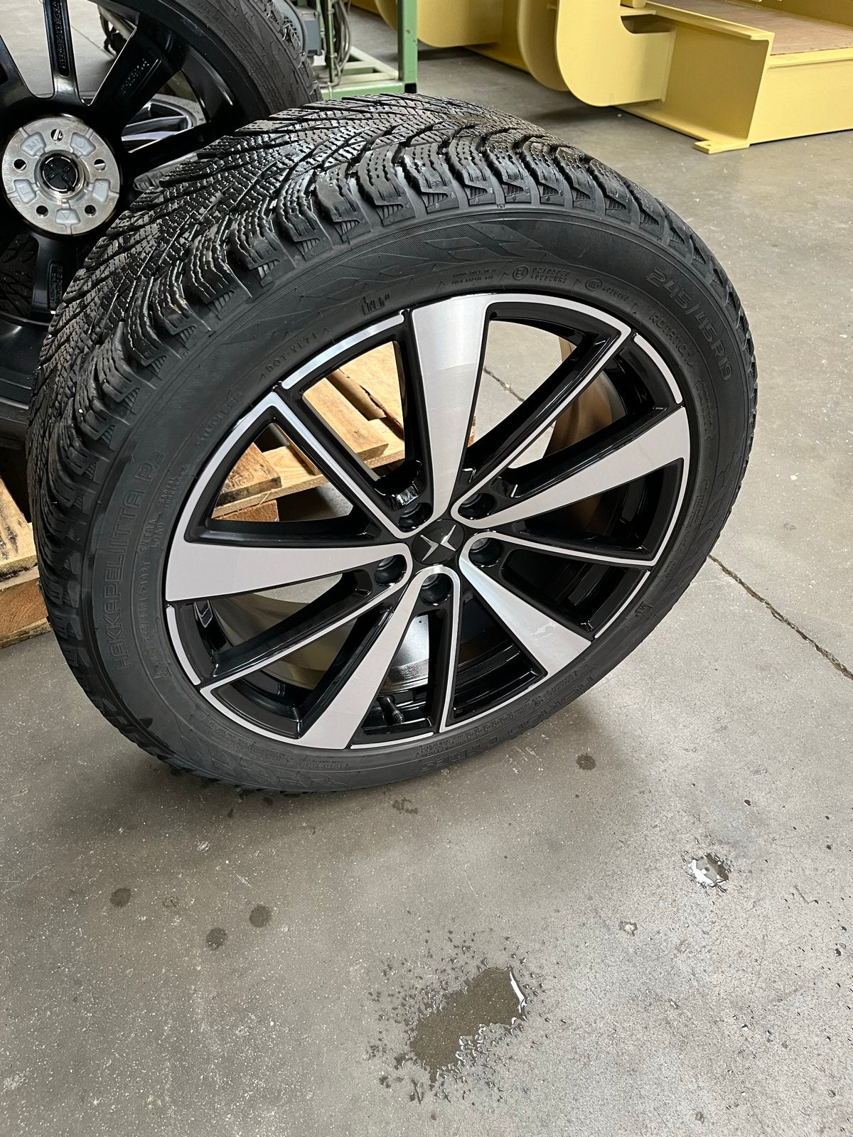 Polestar 2 winterbanden met velgen - 6mm profiel, Auto-onderdelen, Banden en Velgen, Ophalen, Gebruikt, Banden en Velgen, Winterbanden