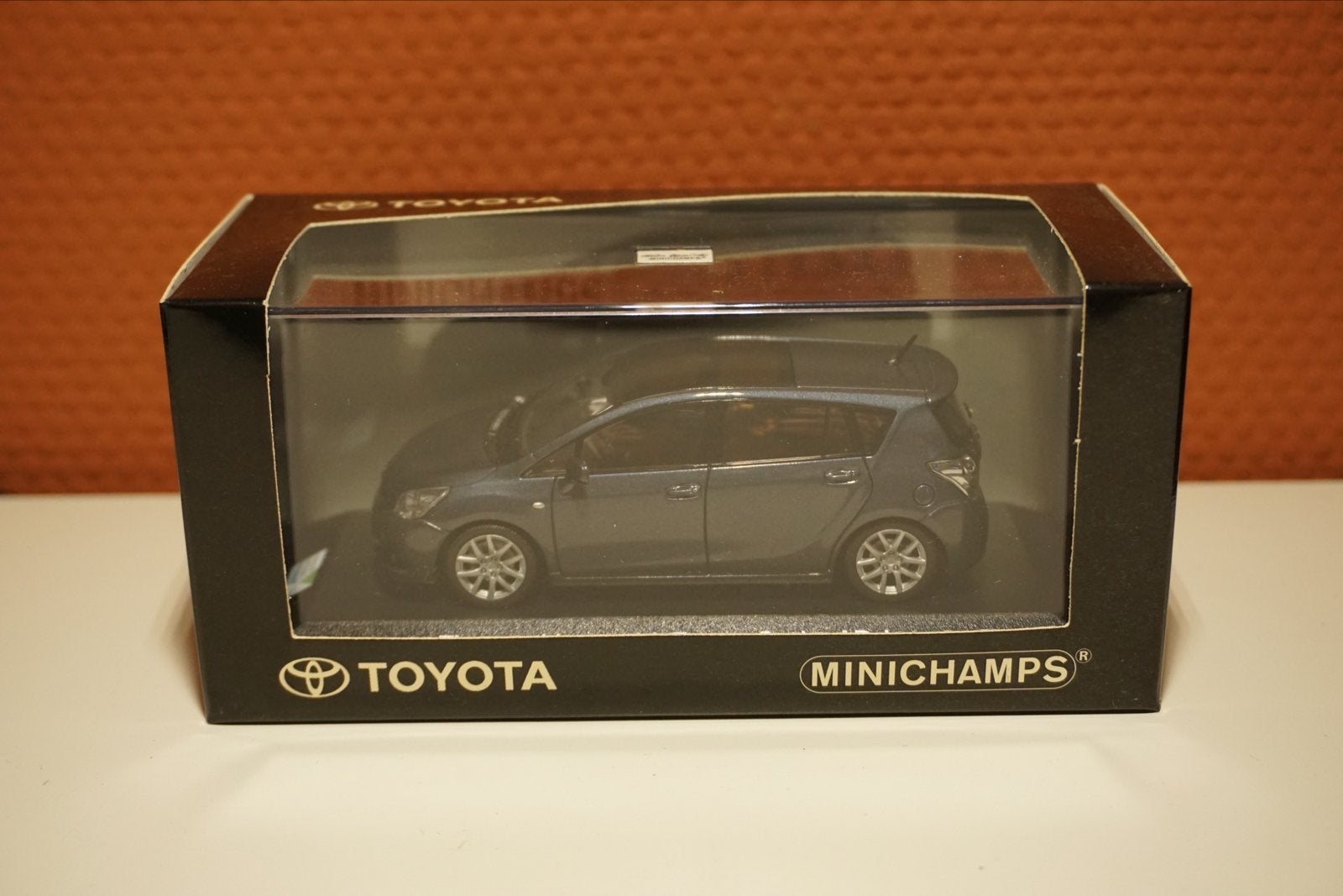Foto 8 van Minichamps Toyota Modelauto's - Diverse Modellen