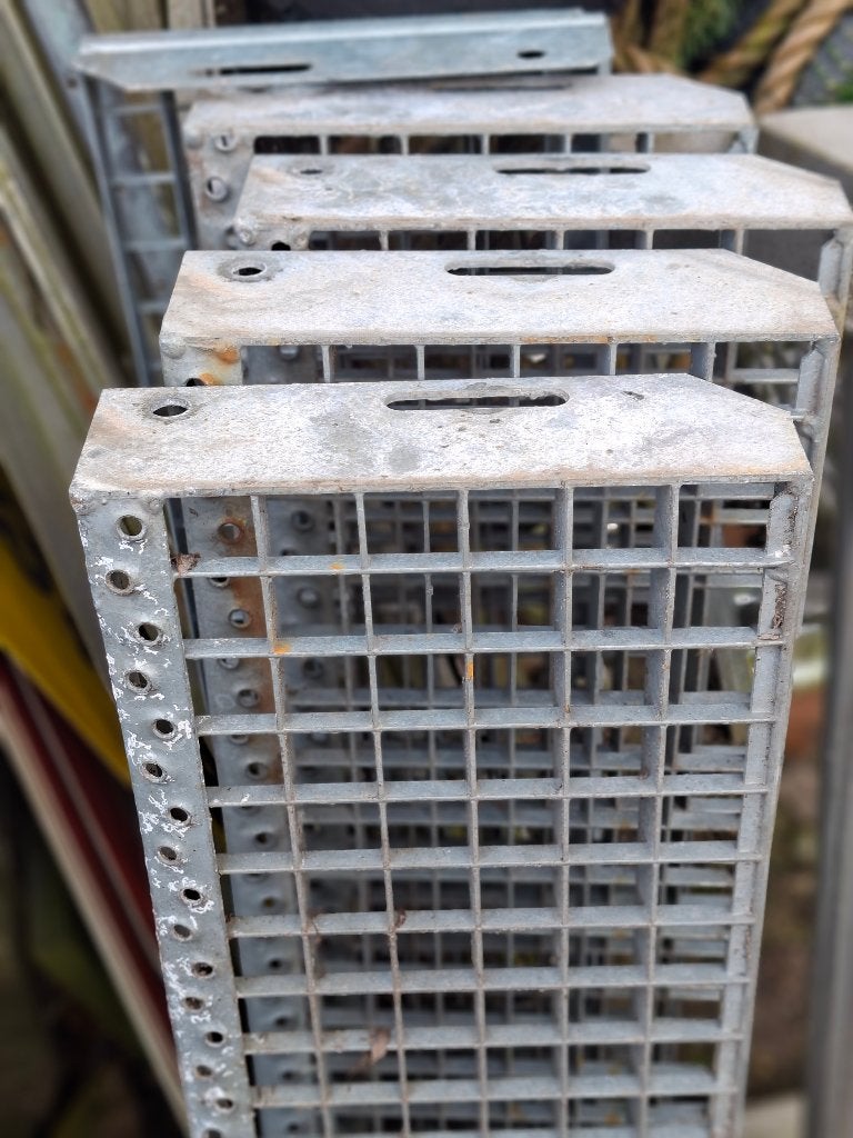 5x Gegalvaniseerde Metalen Traptreden - Rooster, Doe-het-zelf en Verbouw, Metalen, Ophalen, Gebruikt, Overige metalen, Onbekend