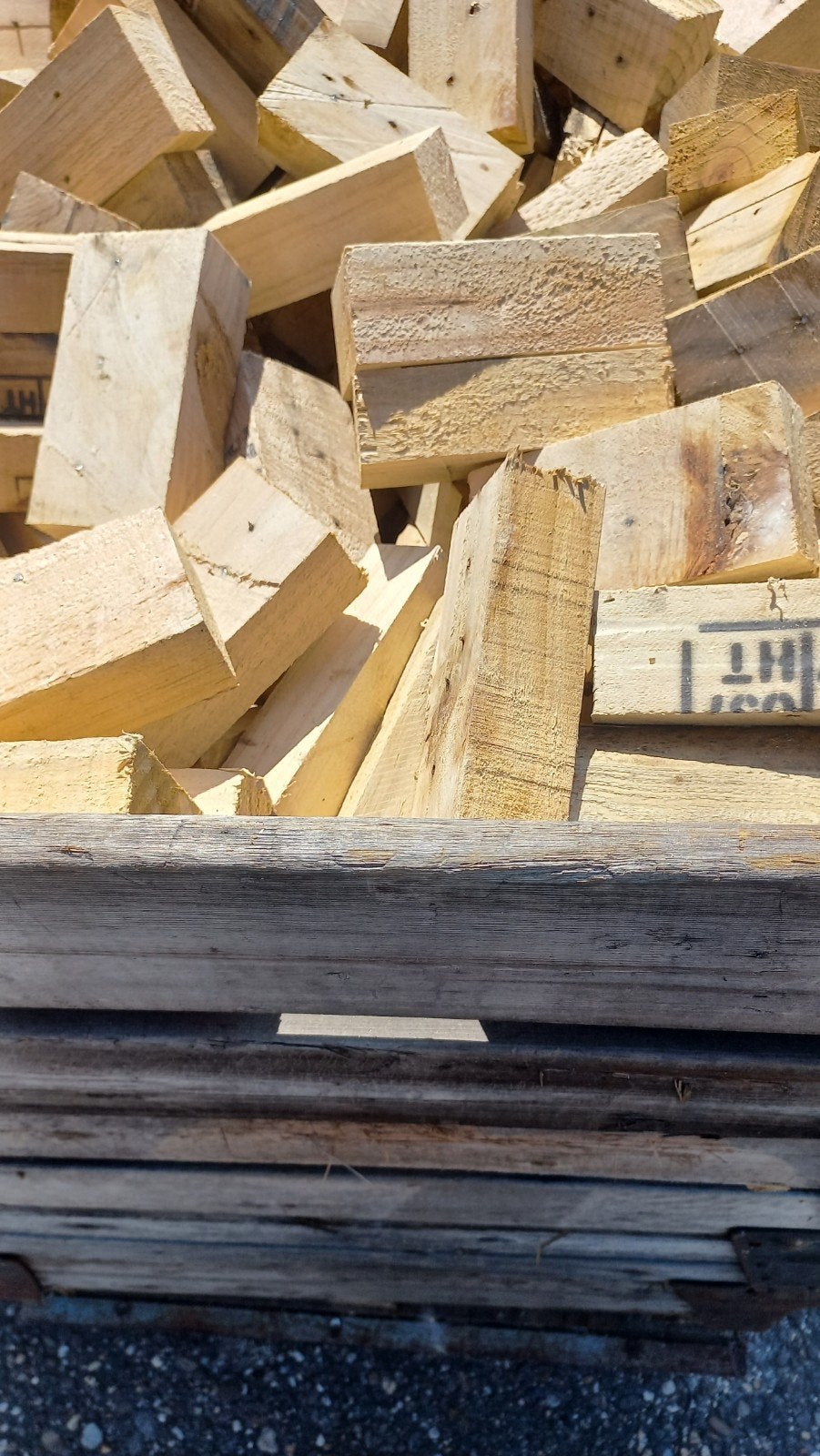 Houten Palletkist met Houtblokken - Gebruikt, Doe-het-zelf en Verbouw, Gebruikt, Ophalen of Verzenden, 50 mm of meer, Pallet