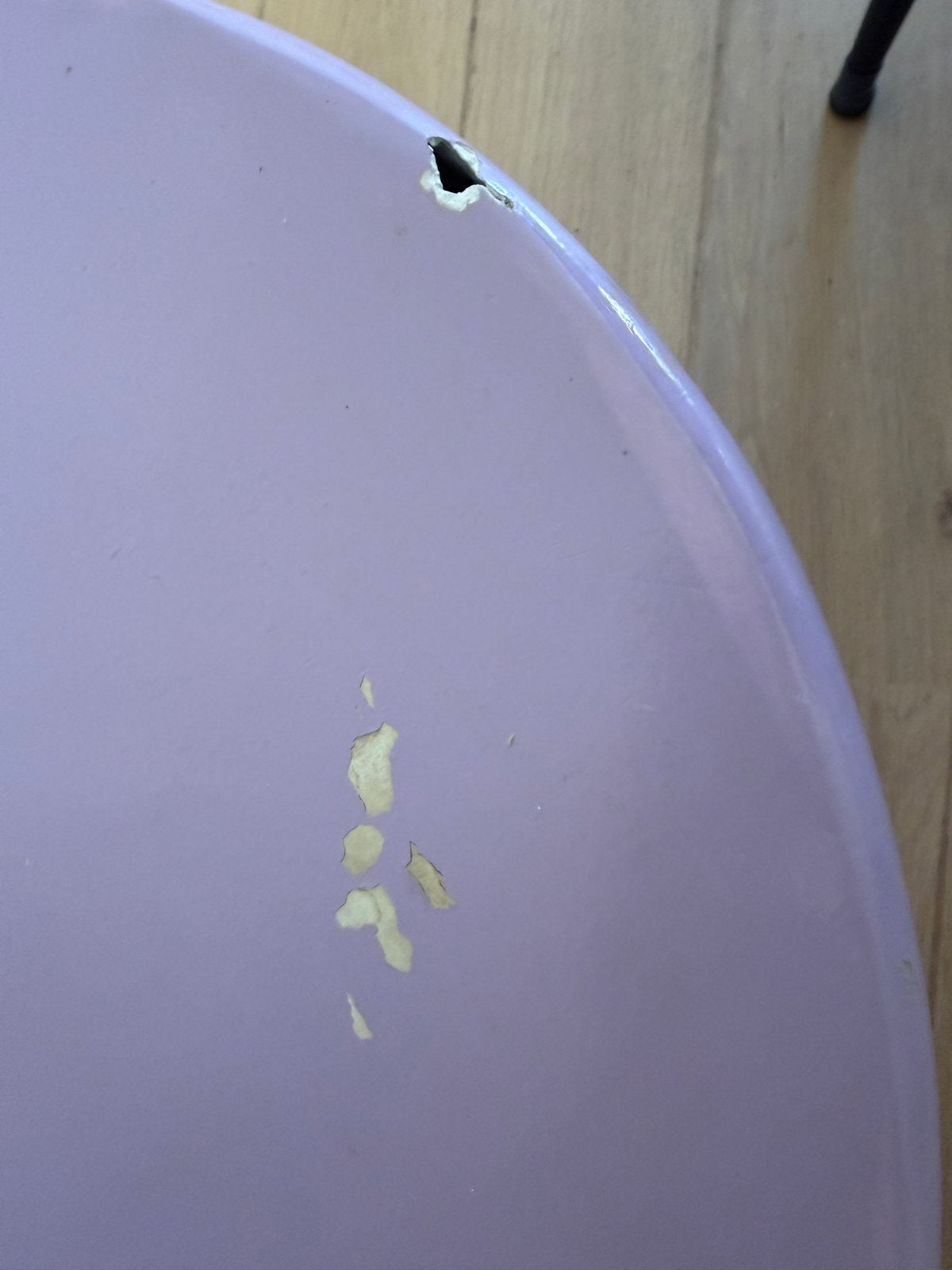 Gratis Paars lila bijzettafel/kruk met gebruikssporen, Ophalen, Gebruikt, Overige materialen