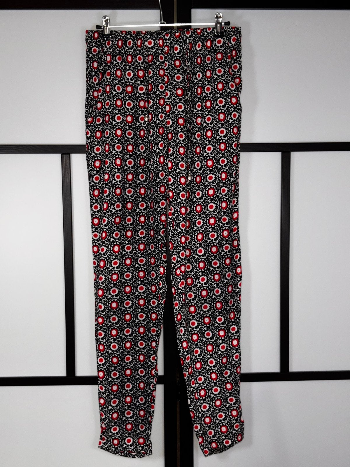 Luchtige Zomerbroek Zwart Wit Rood Maat M, Maat 38/40 (M), Zwart, Ophalen of Verzenden, Zo goed als nieuw