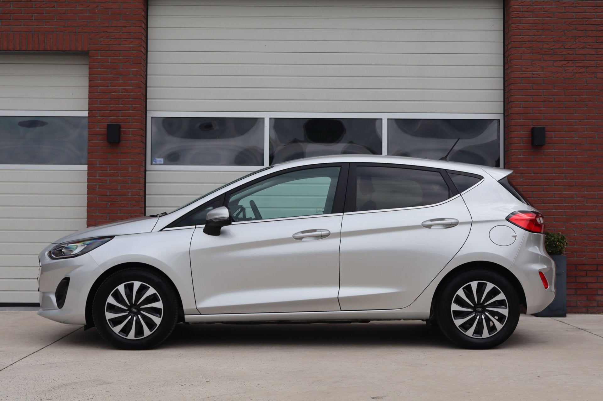 Ford Fiesta 1.0 EcoBoost 125pk Hybrid Titanium Automaat - Ni, Auto's, Automatische klimaatregeling, Bedrijf, 19 km/l, 999 cc