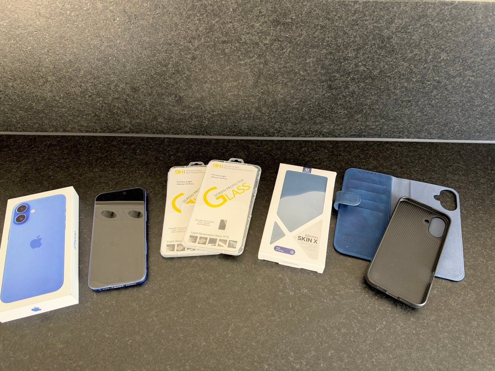 Foto 10 van iPhone 16 Plus Blauw 256 GB, met accessoires in topstaat!