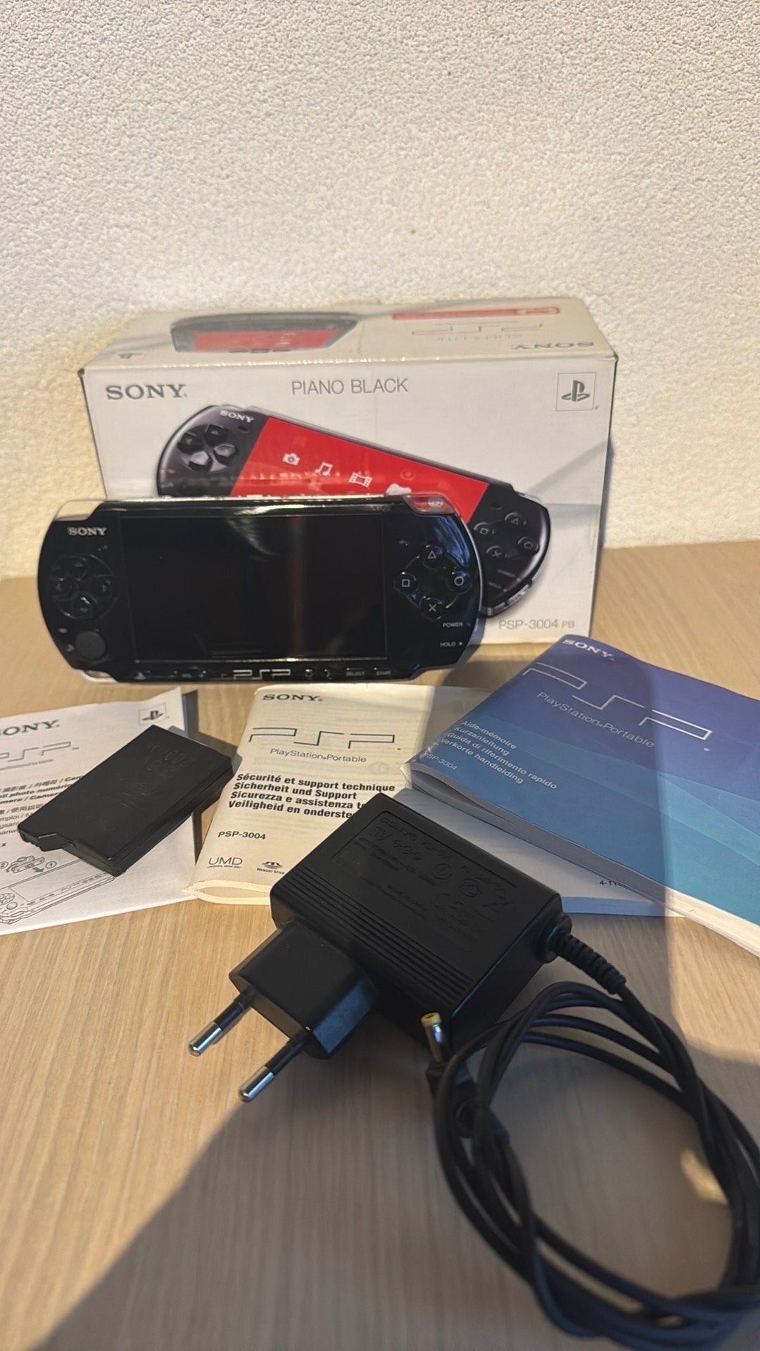 Sony PSP 3004 Black inclusief 16 games, Met games, Ophalen of Verzenden, Zo goed als nieuw, PSP 3000