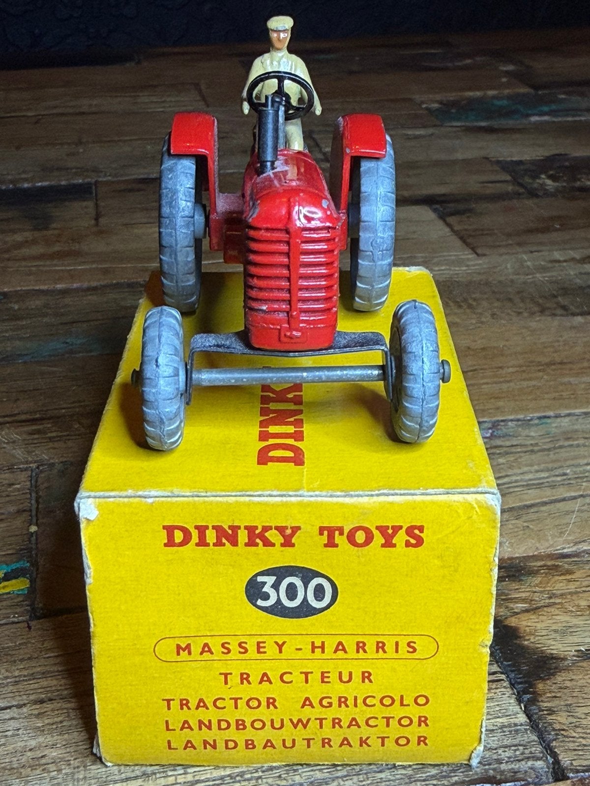 Dinky Toys 300 Massey-Harris Tractor met originele doos, Ophalen of Verzenden, Gebruikt, Tractor of Landbouw, Dinky Toys