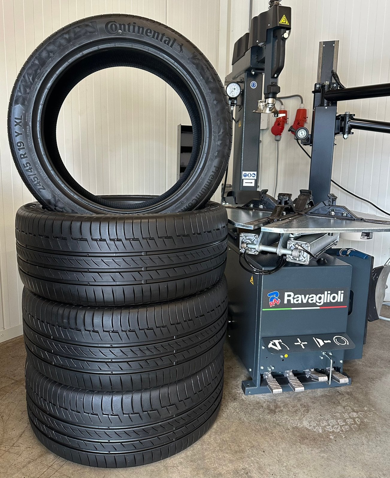 245 45 19 Continental Zomerbanden 245/45 R19 Incl. Montage, 19 inch, 245 mm, Continental, PremiumContact 6 MO-V