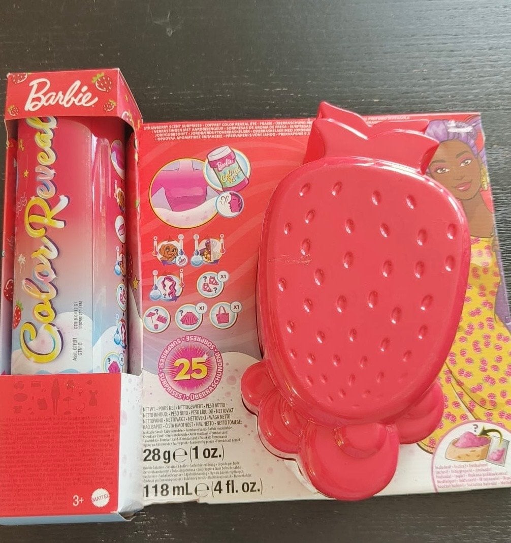 NIEUW Barbie Color Reveal Aardbei Verrassingspop, Ophalen of Verzenden, Nieuw, Barbie