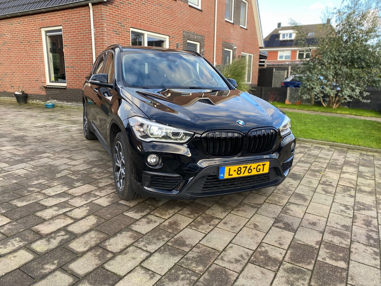 BMW X1 Sdrive18i 140pk Aut 2019 Zwart, Auto's, Zwart, 75 €/maand, Particulier, 3 cilinders
