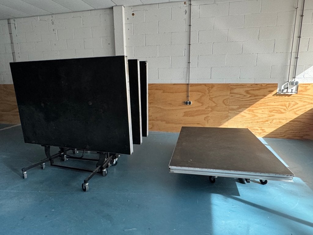 4x Wenger Versalite podiumdeel 183x122 cm/4  6 ft met poten, Ophalen, Zo goed als nieuw, Licht