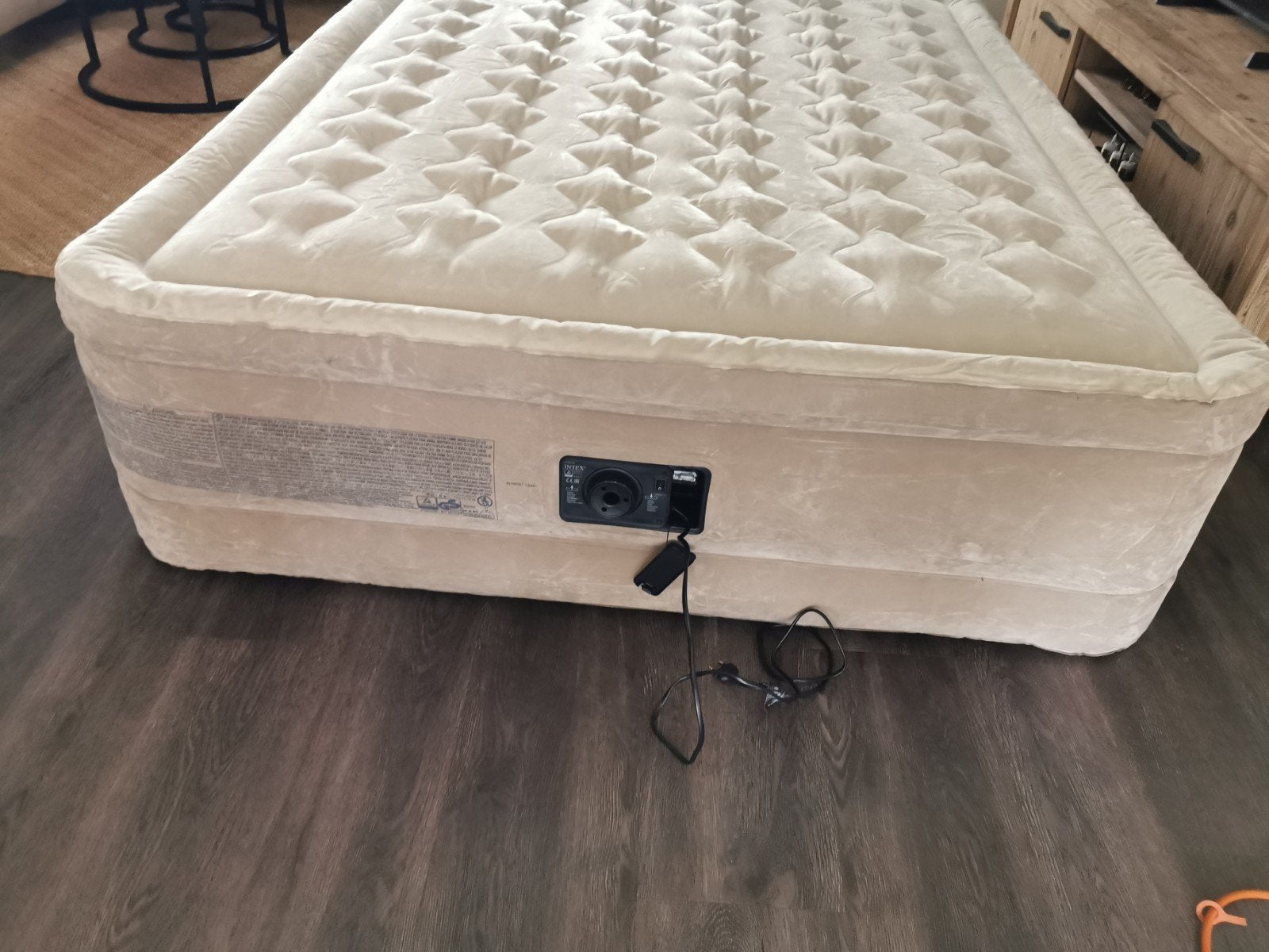 Zgan airo bed van intex maten 200x150x45 cm, Ophalen, Zo goed als nieuw