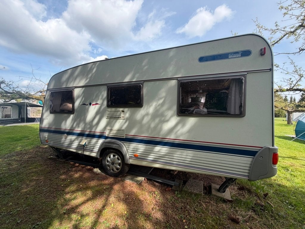 Wilk Stern caravan type 470 rondzit en dwarsbed, Vast bed, Rondzit, 4 tot 5 meter, Wilk