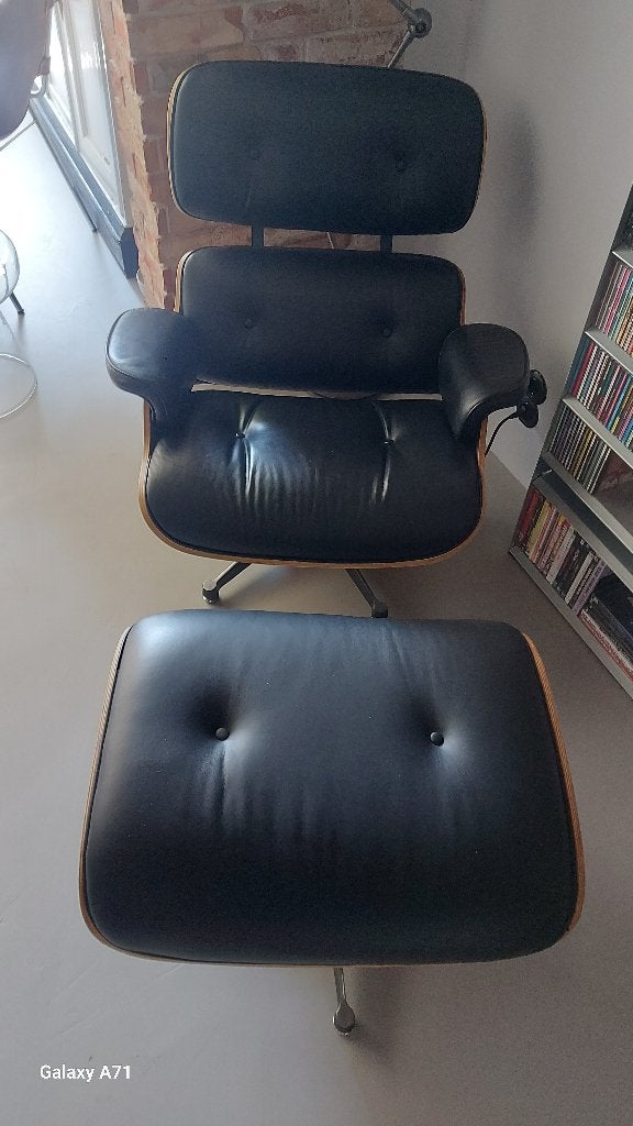 Aangeboden Lounge stoel met voetenbank, Huis en Inrichting, Stoelen, Ophalen, Gebruikt, Zwart, Eén