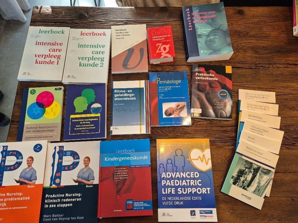 Compleet boekenpakket IC Kinderverpleegkunde, Boeken, Ophalen, Diverse auteurs, HBO, Zo goed als nieuw