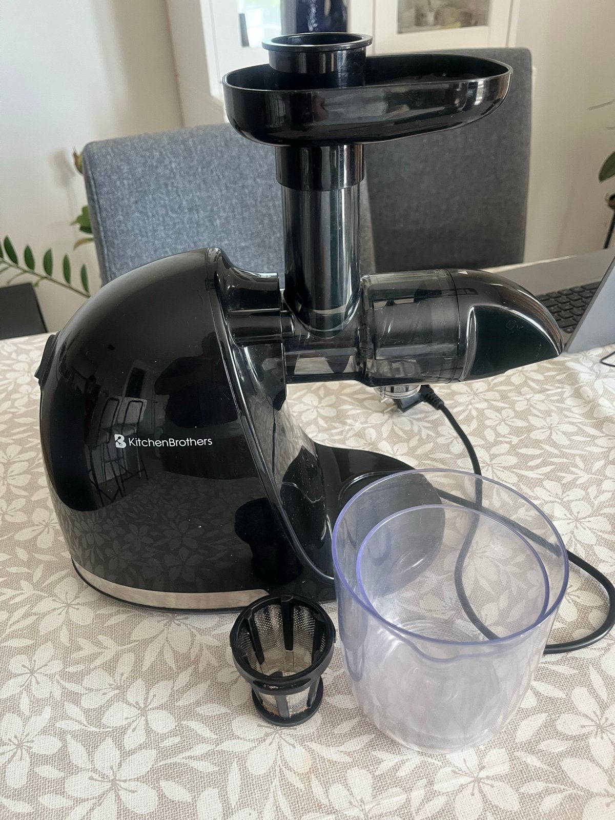Kitchen Brothers Slowjuicer 700ml Zwart - Groenten/Fruit, Minder dan 1 liter, Ophalen, Zo goed als nieuw