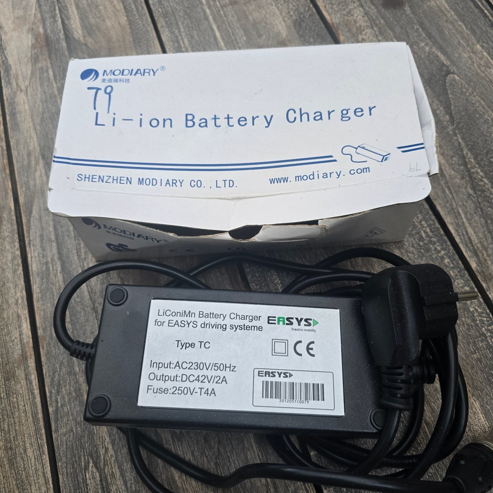Oplader 4 pins elektrische fiets, Ophalen