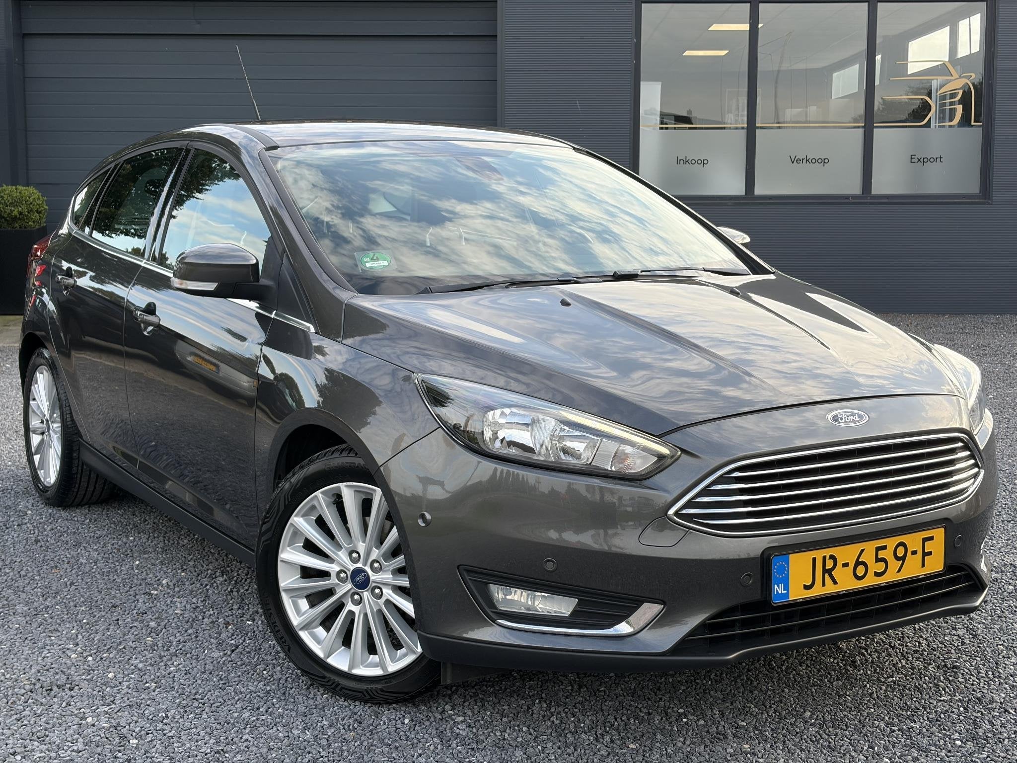Ford Focus 1.0 Titanium ✓125pk✓2e Eigenaar✓Navi✓Trek, Dealer onderhouden, Gebruikt, Euro 6, Origineel Nederlands