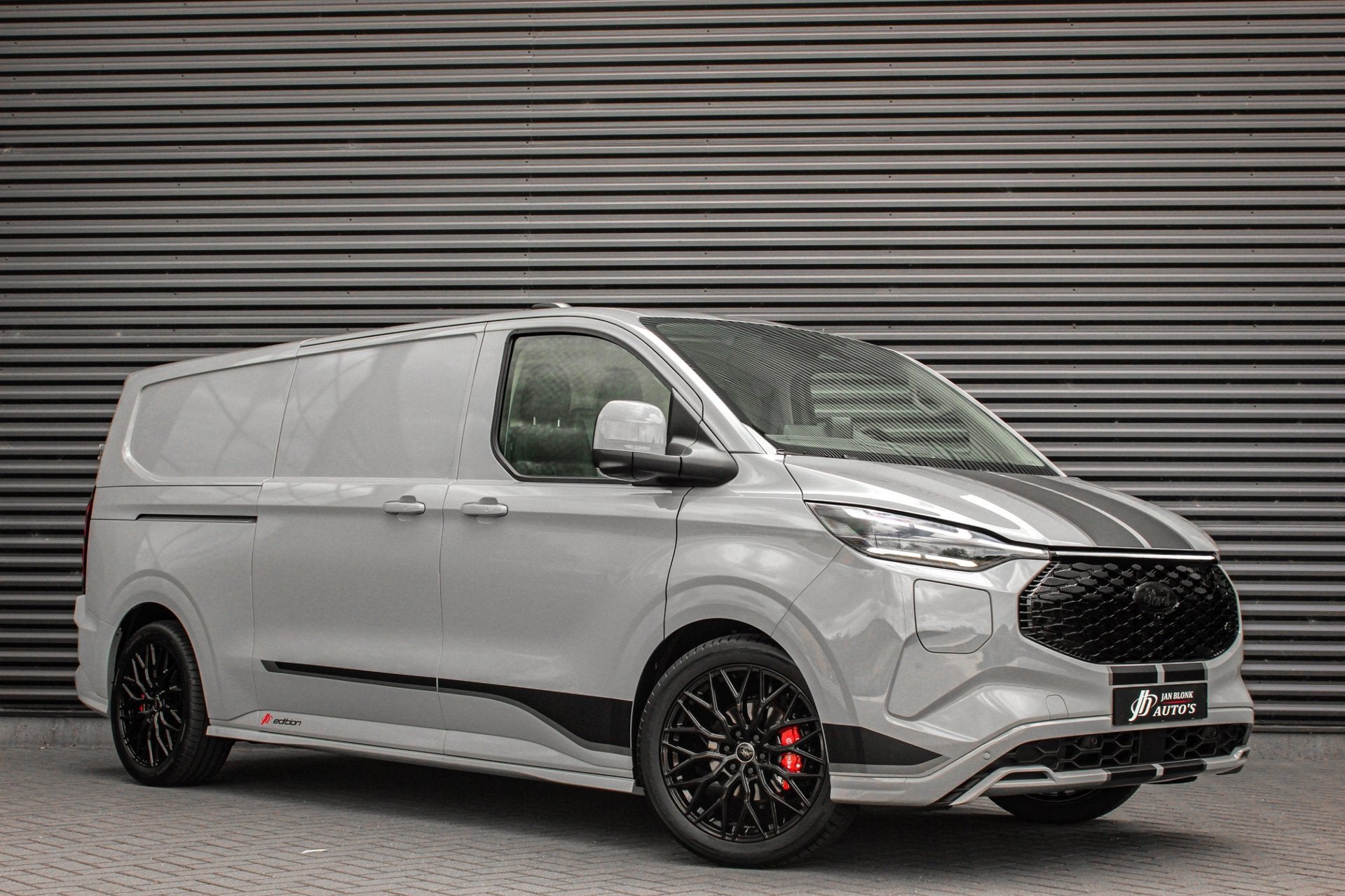 Ford E-Transit Cust. 340 L2H1 SPORT 71 kWh 218PK / JB-EDITON, Automaat, Achterwielaandrijving, Zwart, Nieuw