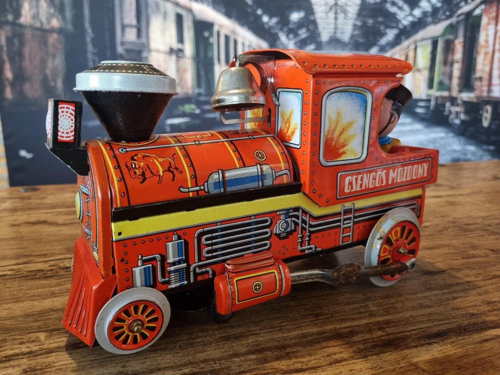 Vintage blikken trein met machinist - Csenogos Mozdony, Ophalen of Verzenden, Zo goed als nieuw, Trein, Overige typen