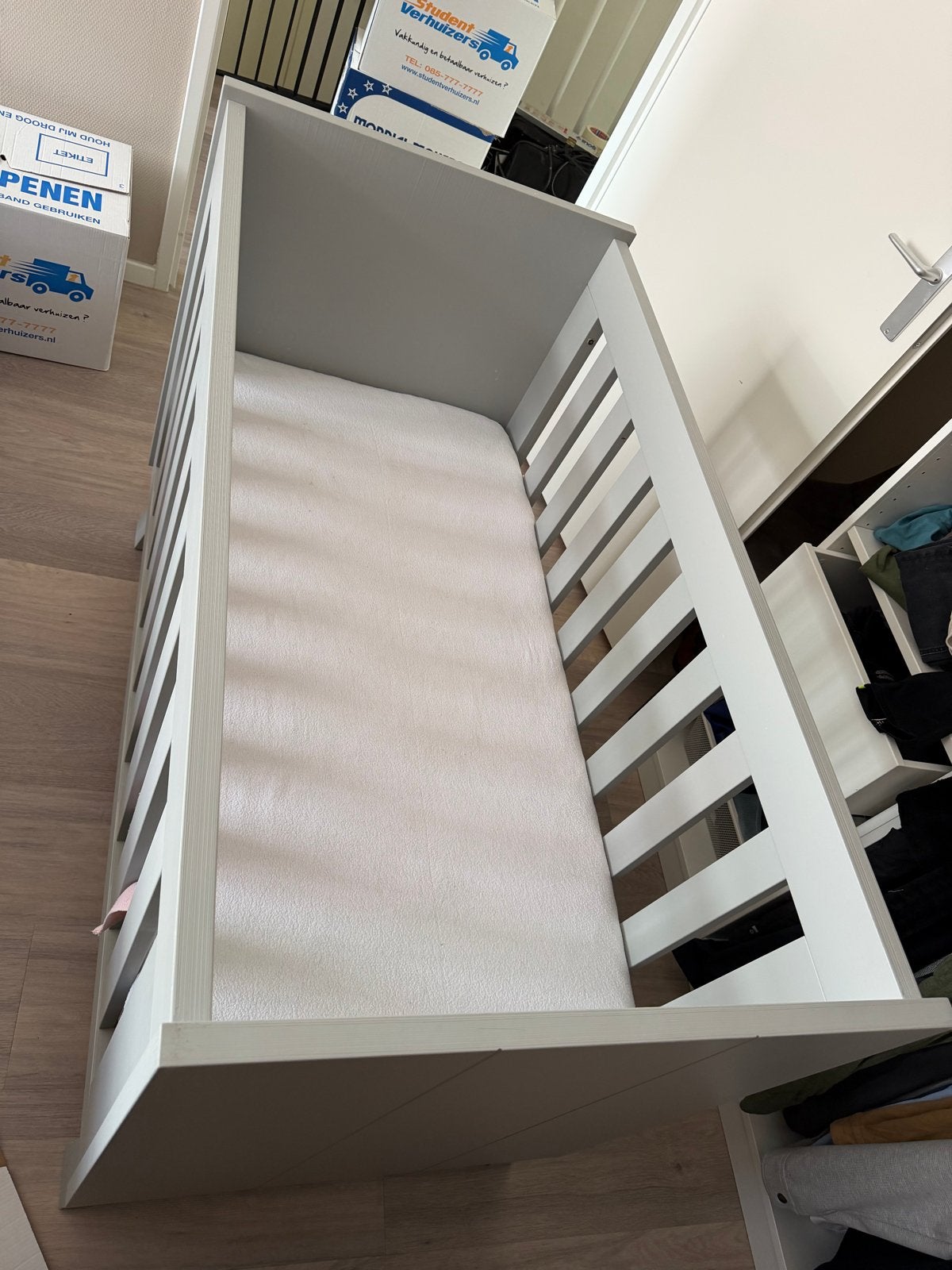 Grijs ledikant met matras - Zo goed als nieuw, Ophalen, Zo goed als nieuw, Ledikant