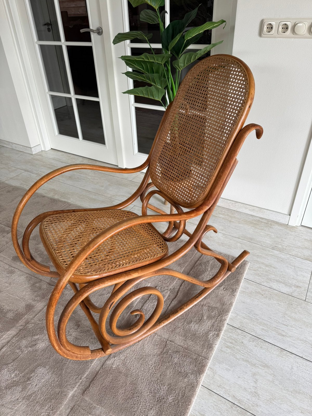 Thonet Schommelstoel - Rocking Chair - Vintage, Ophalen, Gebruikt, Bruin, Eén