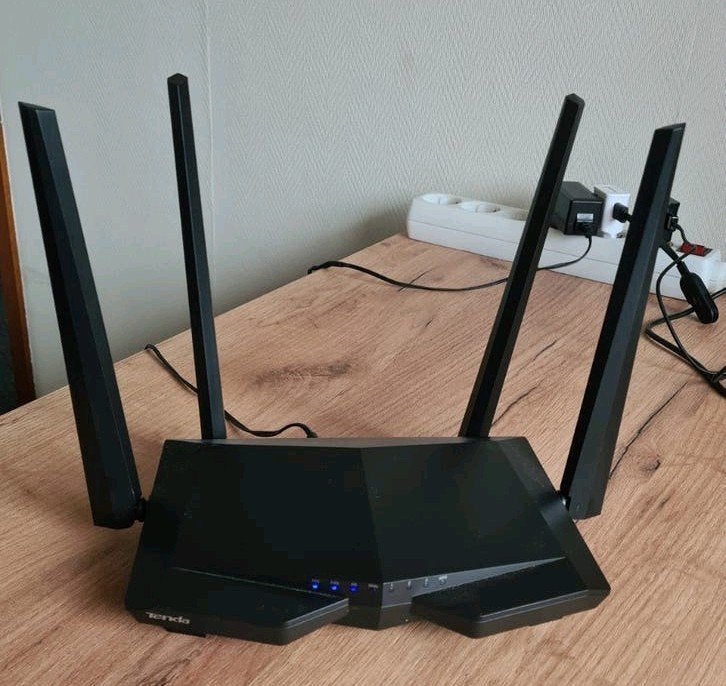Tenda AC1200 Dual-Band Router/Repeater/Accesspoint, Ophalen of Verzenden, Zo goed als nieuw, Router, Tenda