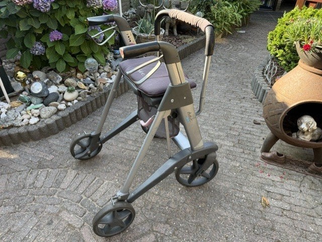 Lichtgewicht rollator, Active Acces met steun en mandje, Ophalen, Opvouwbaar, Gebruikt