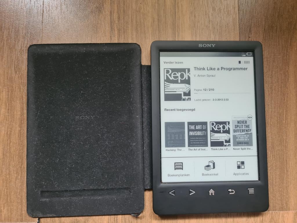 Sony E-reader PRS-T3 met hoesje, Computers en Software, E-readers, Gebruikt, 6 inch of minder, 4 GB of minder, Touchscreen, Uitbreidbaar geheugen