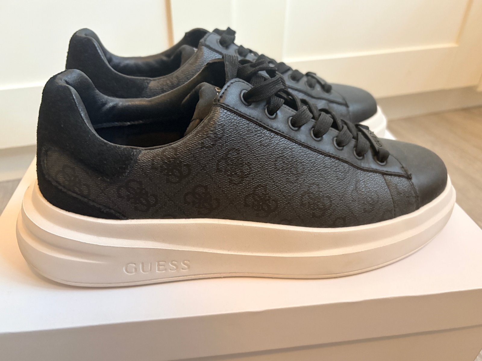 Guess Sneakers Zwart Maat 42, Ophalen of Verzenden, Nieuw, Zwart, Sneakers of Gympen