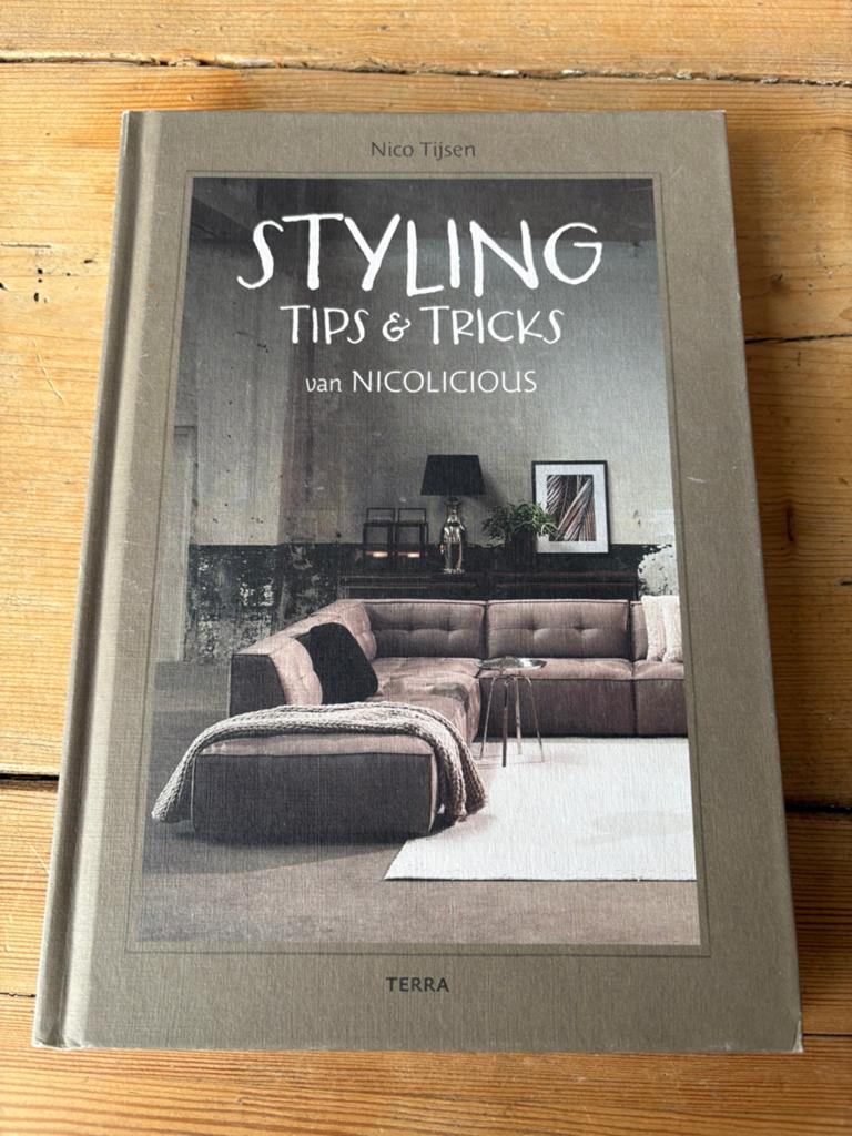 Boek ‘styling tips & tricks van Nicolicious’, Boeken, Ophalen, Nieuw