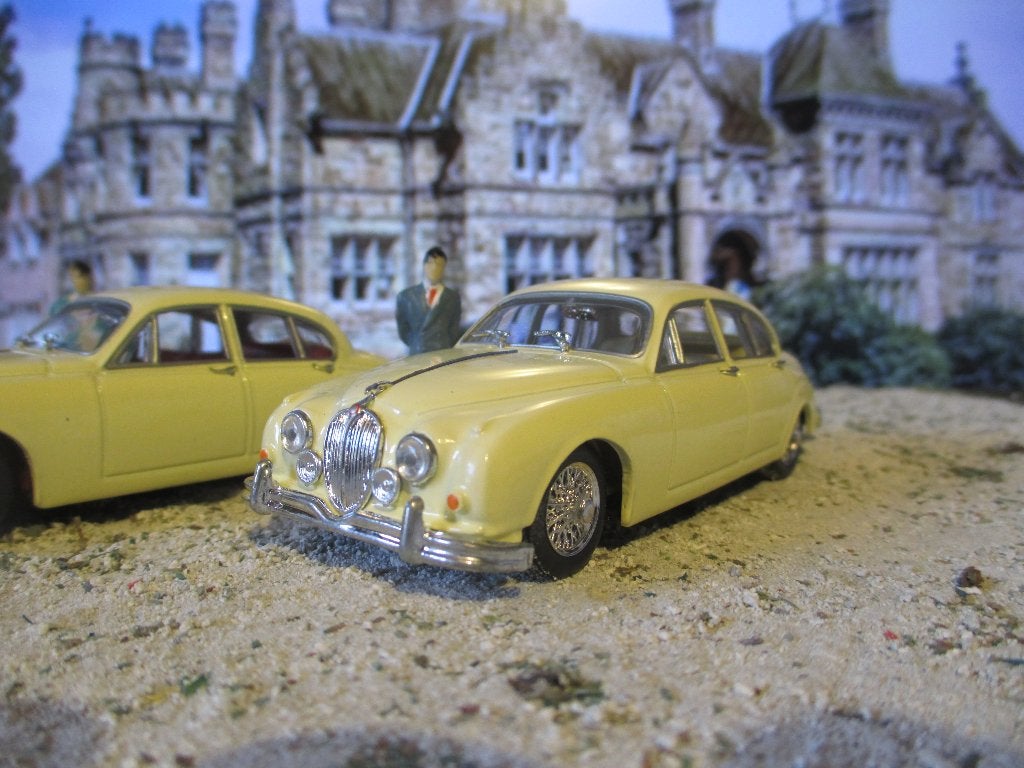 1/43 Jaguar Mk.2 - Maisto off-white / beige interieur, Ophalen of Verzenden, Nieuw, Auto, Overige merken