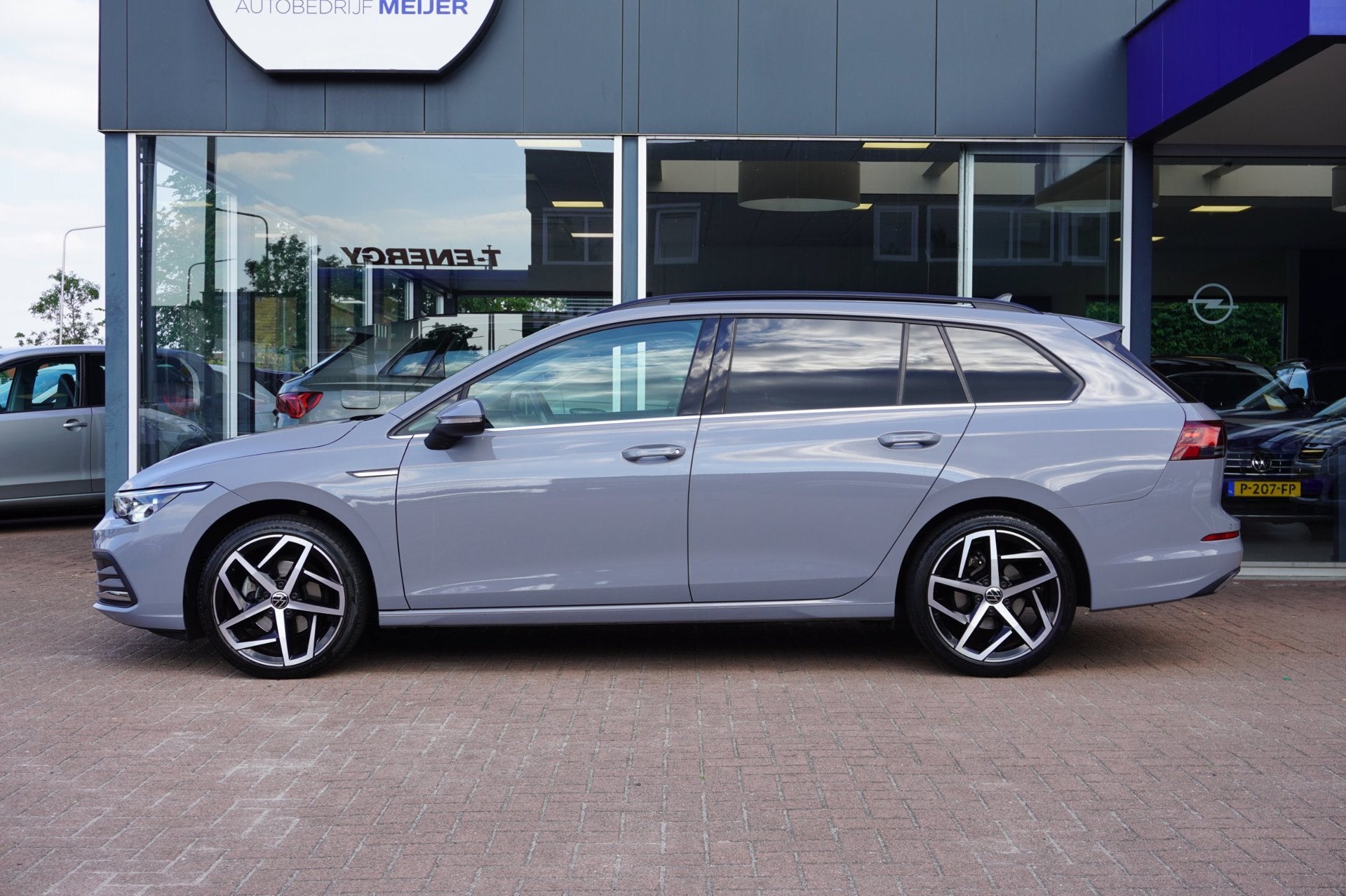 Volkswagen Golf Variant 1.5 eTSI Style | Automaat | Airco |, Stof, 4 cilinders, 700 kg, Origineel Nederlands