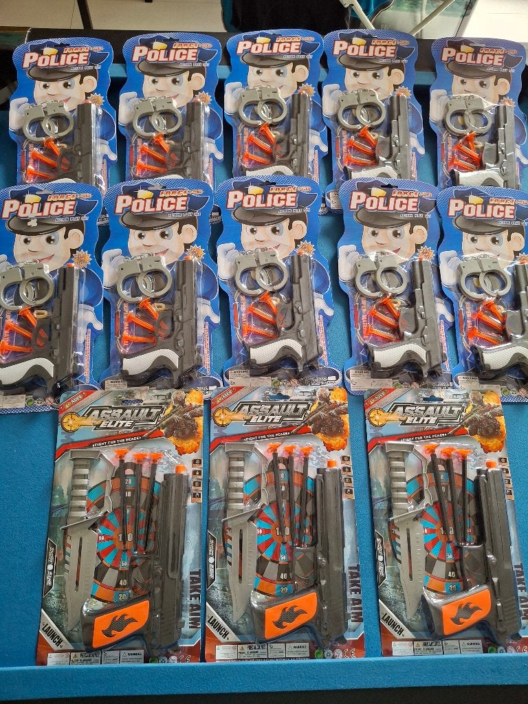 13 x politie Speelgoedpistolen en handboeien set - Nieuw, Ophalen of Verzenden, Nieuw